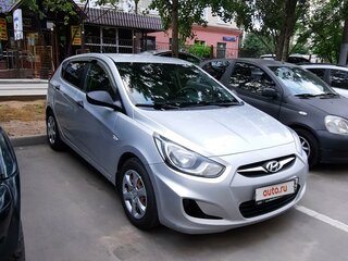 2011 Hyundai Solaris I, серебристый, 650000 рублей, вид 2
