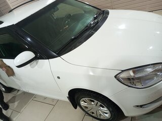 2011 Skoda Fabia II Рестайлинг, белый, 750000 рублей, вид 2