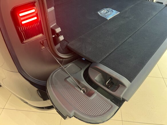 2026 Zeekr 9X 55 kWh (до 3.5 т), чёрный - вид 31
