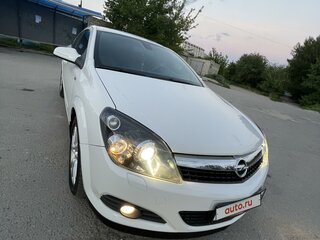 2010 Opel Astra GTC H Рестайлинг, белый, 850000 рублей, вид 3