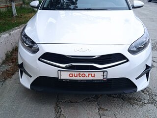 2021 Kia Ceed III Рестайлинг, белый, 1880000 рублей, вид 1