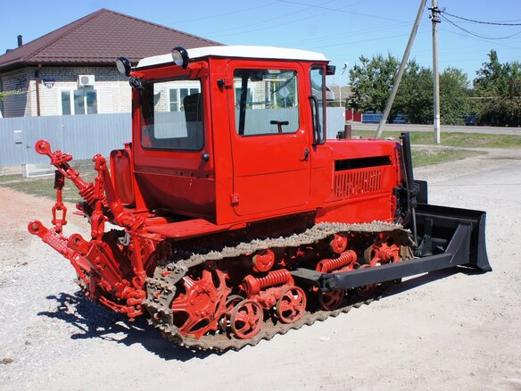2002 ВгТЗ ДТ-75/ДЗ-42, красный - вид 4