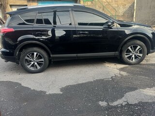 2017 Toyota RAV4 IV (XA40) Рестайлинг, чёрный, 4300000 рублей, вид 2