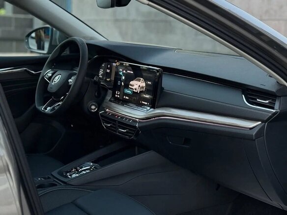 2023 Skoda Octavia IV (A8), серый, 2040000 рублей - вид 4