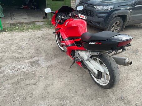 1996 Honda CBR 600F, красный, 420000 рублей, вид 3