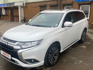 2022 Mitsubishi Outlander III Рестайлинг 3, белый, 2250000 рублей, вид 1