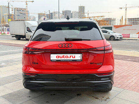 2022 Audi Q5 e-tron 50, красный, 4390000 рублей, вид 5