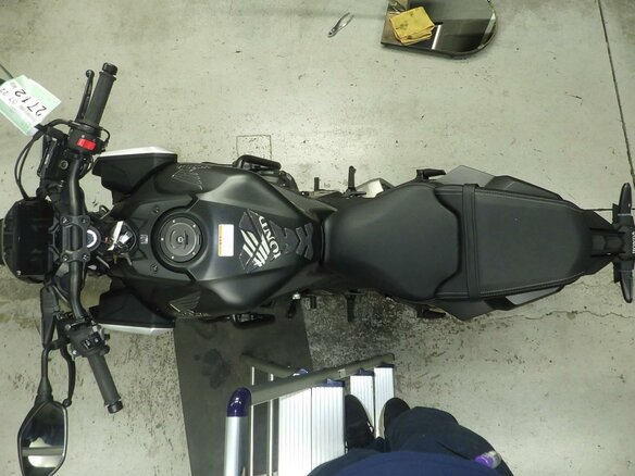 2023 Honda CB 650R, серый, 1099000 рублей - вид 10
