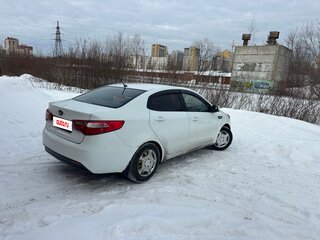 2013 Kia Rio III, белый, 670000 рублей, вид 4