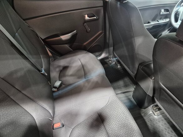 2017 Kia Rio III Рестайлинг, серебристый, 820000 рублей - вид 17
