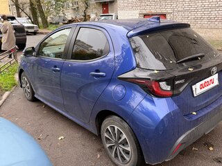 2021 Toyota Yaris IV, синий, 970000 рублей, вид 5