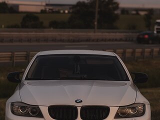 2009 BMW 3 серии 320i V (E90/E91/E92/E93) Рестайлинг, белый, 980000 рублей, вид 4