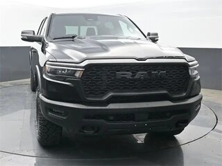 2025 Ram 1500 Crew Cab V Рестайлинг, чёрный, 9191468 рублей, вид 4