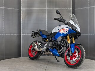 2025 BMW F 900 XR, белый, 1339000 рублей, вид 2