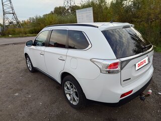 2014 Mitsubishi Outlander III, белый, 2000000 рублей, вид 5