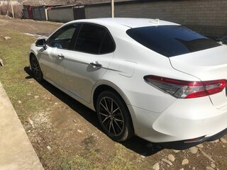 2018 Toyota Camry VIII (XV70), белый, 2150000 рублей, вид 4