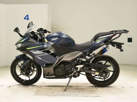 2021 Kawasaki Ninja 400, синий, 695000 рублей, вид 1