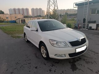 2012 Skoda Octavia II (A5) Рестайлинг, белый, 700000 рублей, вид 3