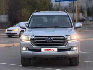 2016 Toyota Land Cruiser 200 Series Рестайлинг 2, серебристый, 4050000 рублей, вид 2