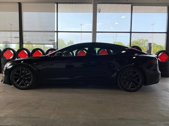 2021 Tesla Model S Plaid I Рестайлинг 2, чёрный - вид 3