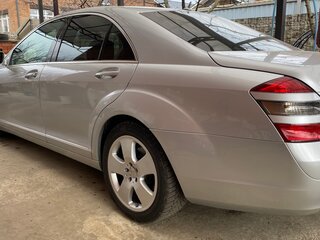 2005 Mercedes-Benz S-Класс 350 V (W221), серебристый, 1400000 рублей, вид 2