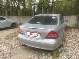 2004 Mercedes-Benz C-Класс 200 II (W203) Рестайлинг, серебристый, 550000 рублей, вид 4