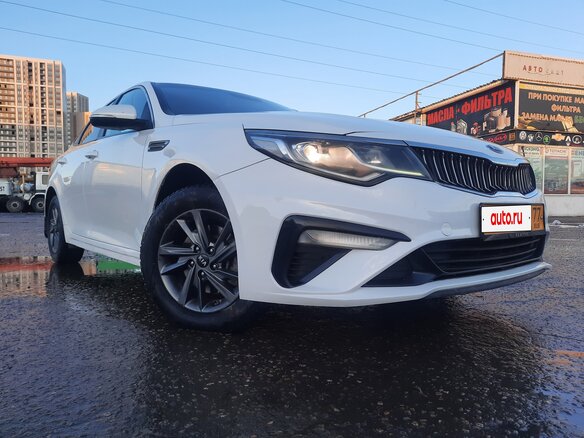 2018 Kia Optima IV Рестайлинг, белый, 1300000 рублей