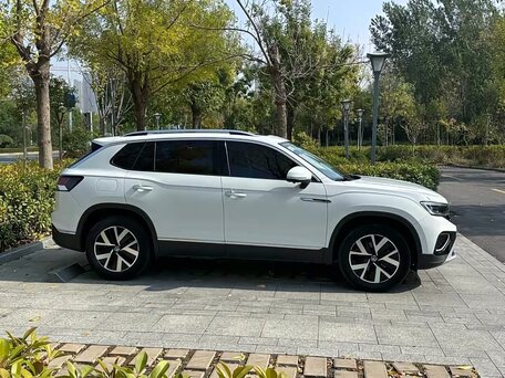 2023 Volkswagen Tayron I Рестайлинг, белый, 2357000 рублей, вид 4