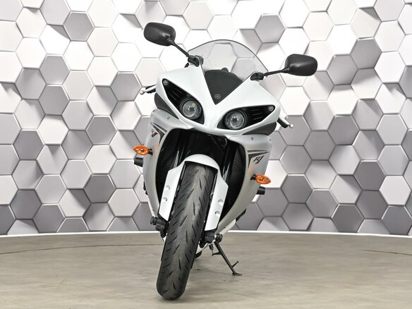 2009 Yamaha YZF-R1, белый, 899000 рублей - вид 4