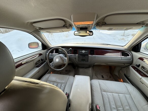 2004 Lincoln Town Car III Рестайлинг, серебристый, 2800000 рублей - вид 5