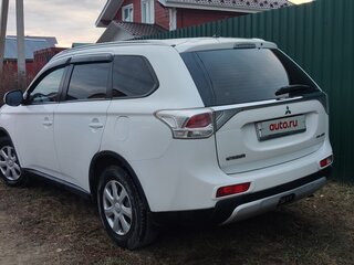 2014 Mitsubishi Outlander III Рестайлинг, белый, 1450000 рублей, вид 5