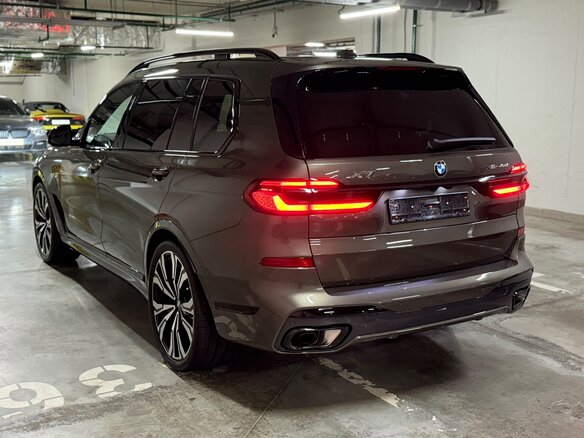 2026 BMW X7 40d I (G07) Рестайлинг, коричневый, 17990000 рублей - вид 5