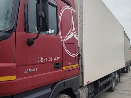 2007 Mercedes-Benz Actros, красный, 4000000 рублей, вид 5