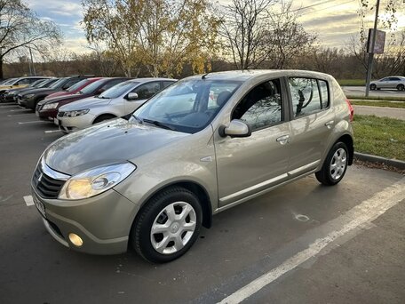 2011 Renault Sandero I, бежевый, 735000 рублей, вид 2