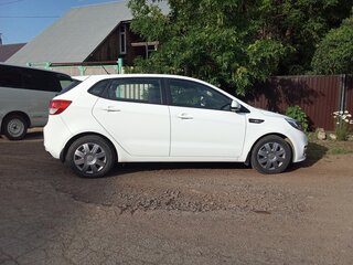 2015 Kia Rio III Рестайлинг, белый, 1180000 рублей, вид 4