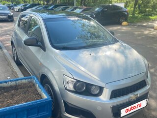 2014 Chevrolet Aveo II, серебристый, 650000 рублей, вид 2
