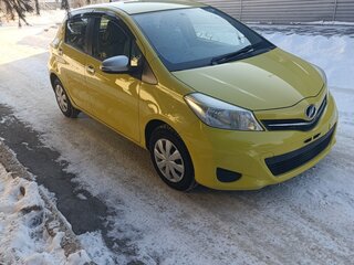 2013 Toyota Vitz III (XP130), жёлтый, 850000 рублей, вид 5