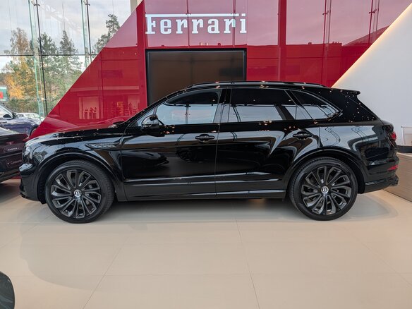 2026 Bentley Bentayga I Рестайлинг, чёрный, 45600000 рублей - вид 1