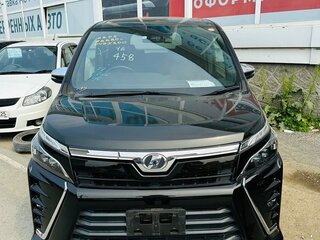 2018 Toyota Voxy III (R80) Рестайлинг, чёрный, 2950000 рублей, вид 1