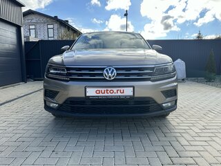 2018 Volkswagen Tiguan II, бежевый, 3000000 рублей, вид 2