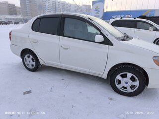 2002 Toyota Platz, белый, 465000 рублей, вид 3