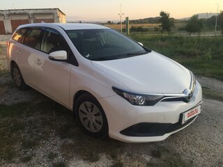 2017 Toyota Auris II Рестайлинг, белый, 1800000 рублей, вид 2