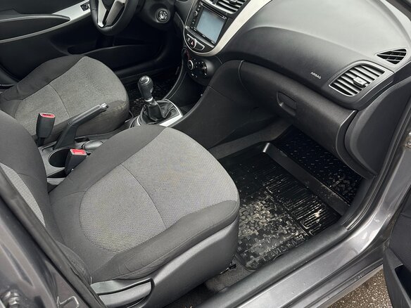 2012 Hyundai Solaris I, серый, 660000 рублей - вид 8
