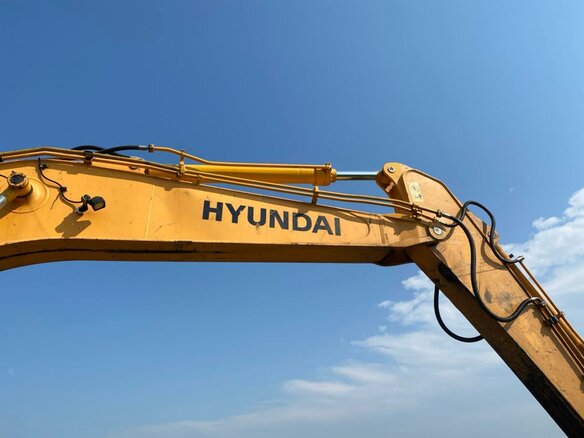 2013 Hyundai R210W, золотистый - вид 1
