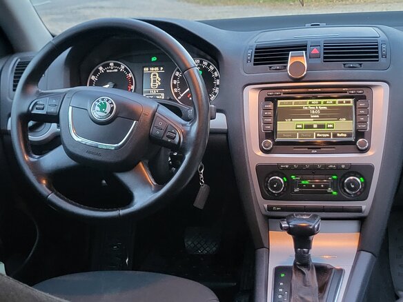 2013 Skoda Octavia II (A5) Рестайлинг, белый, 1190000 рублей - вид 8