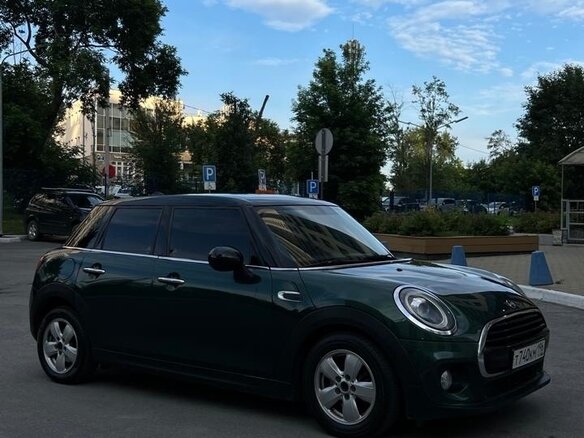 2018 Mini Hatch Cooper III (F55/F56) Рестайлинг, зелёный, 1750000 рублей - вид 1
