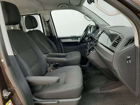 2018 Volkswagen Multivan T6, коричневый, 3875000 рублей - вид 10