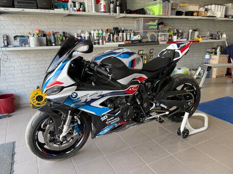 2021 BMW M 1000 RR, белый, 3900000 рублей, вид 2