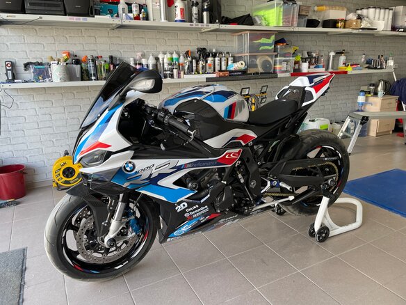 2021 BMW M 1000 RR, белый, 3900000 рублей - вид 1