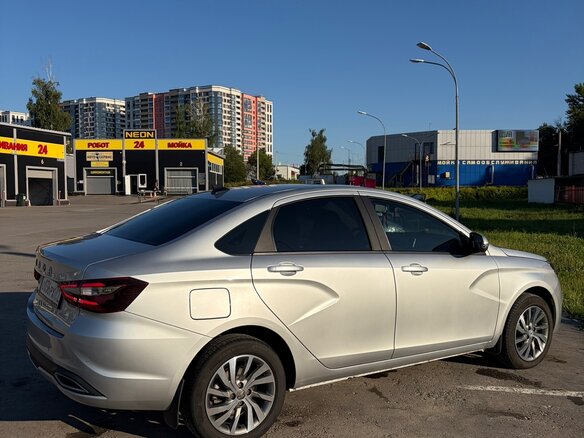 2024 Lada (ВАЗ) Vesta I Рестайлинг (NG), серый, 1500000 рублей - вид 1